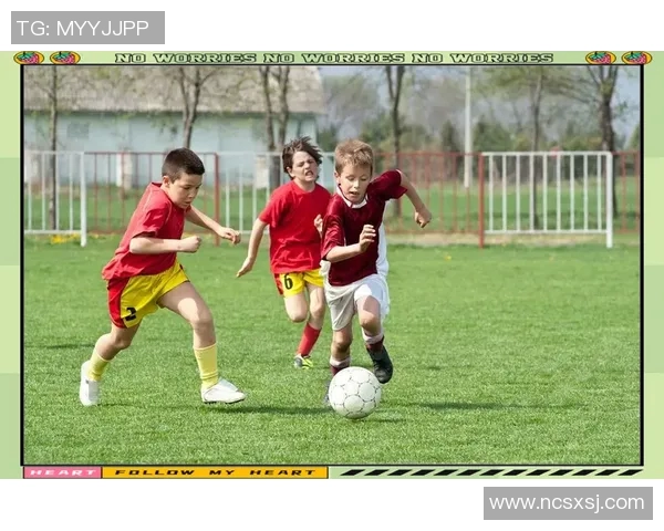 模仿足球巨星单挑技艺展现个人魅力激发团队竞技激情